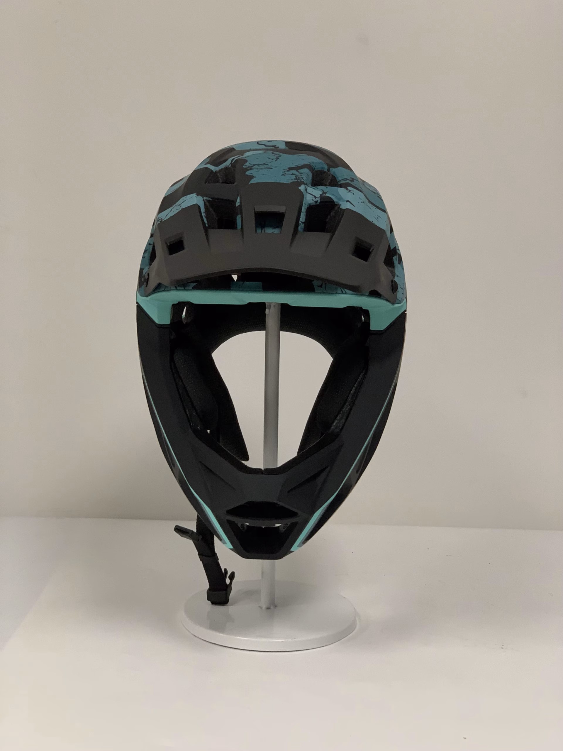 Zabarvan's MTB Camouflage Helmet - Image 2